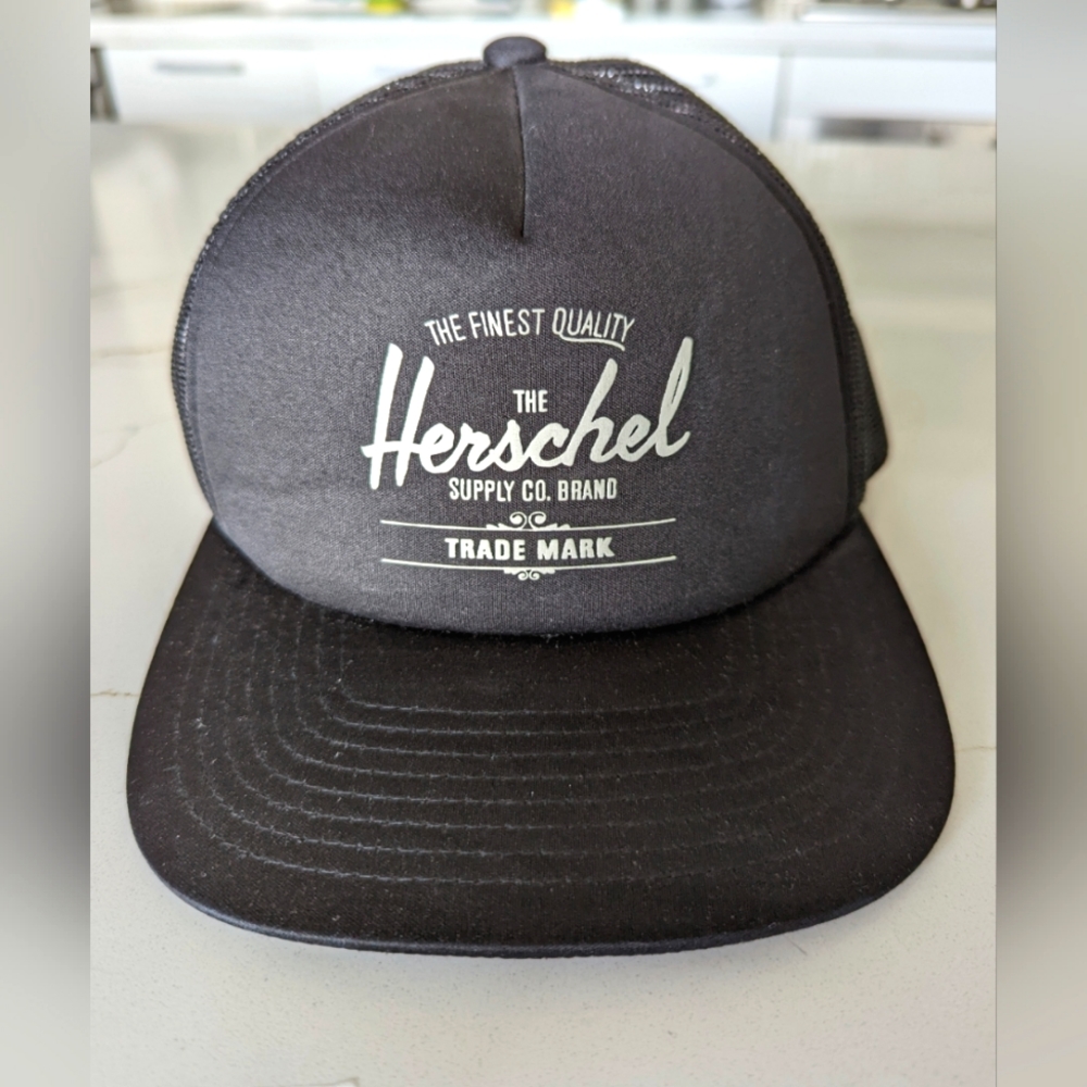 Herschel Supply Co. Whaler Mesh Baseball Cap (black)